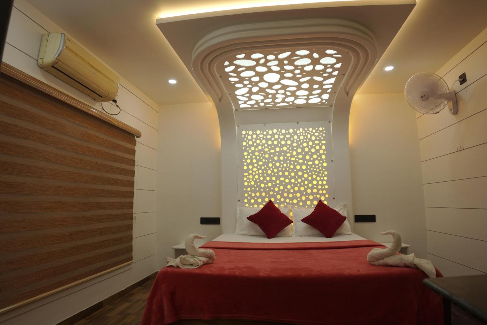Отель Vaishnav Tours Alappuzha Экстерьер фото