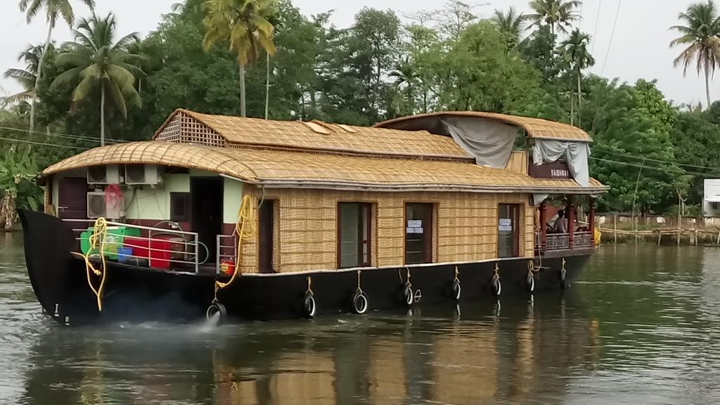 Отель Vaishnav Tours Alappuzha Экстерьер фото